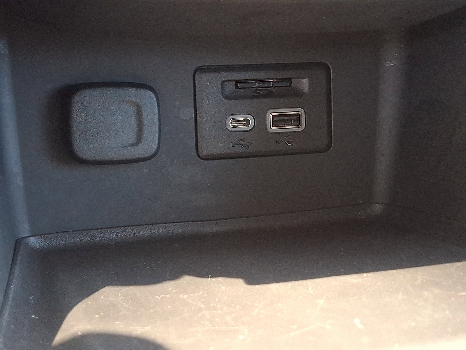 Used 2023 GMC Acadia SLE w/ Driver Convenience Package image 23