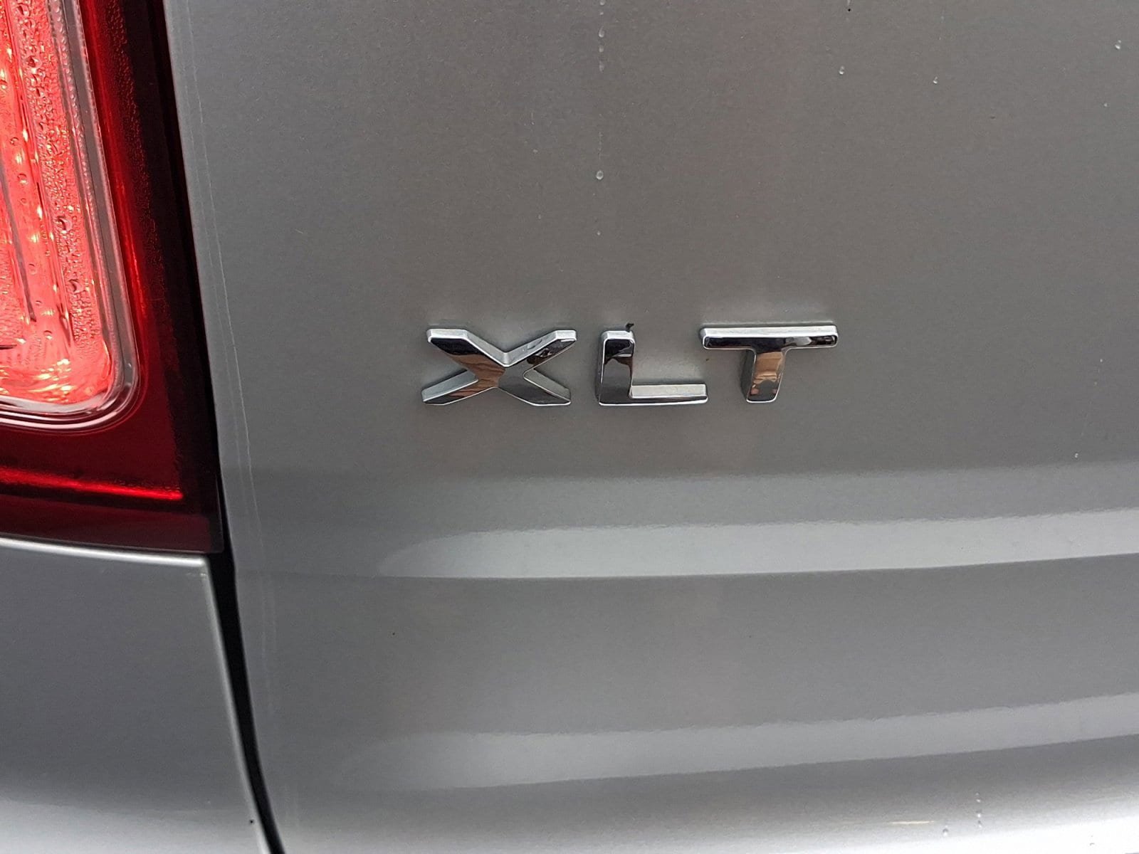 Used 2014 Ford Explorer XLT w/ Equipment Group 202A image 21