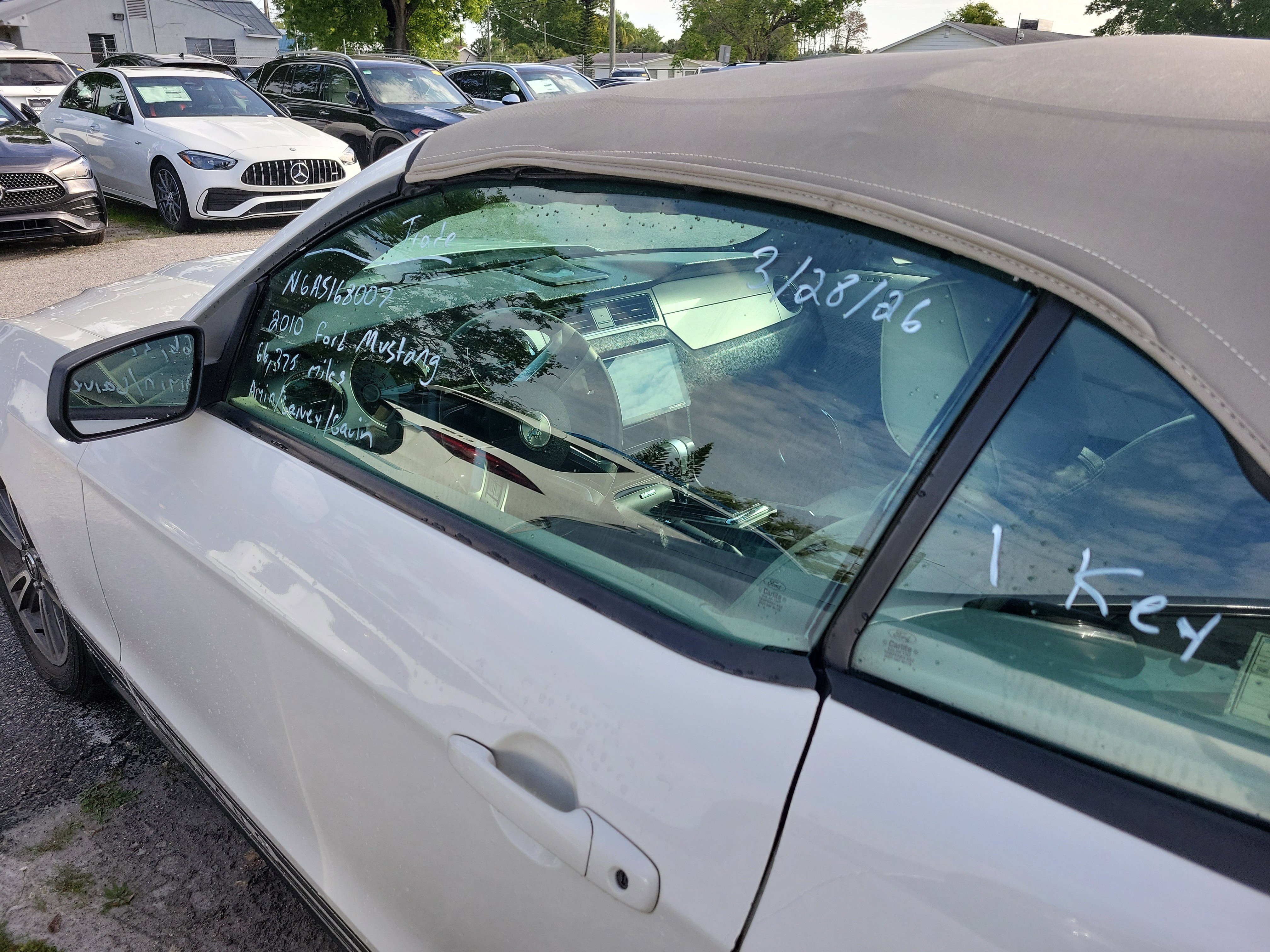 Used 2010 Ford Mustang Convertible image 6
