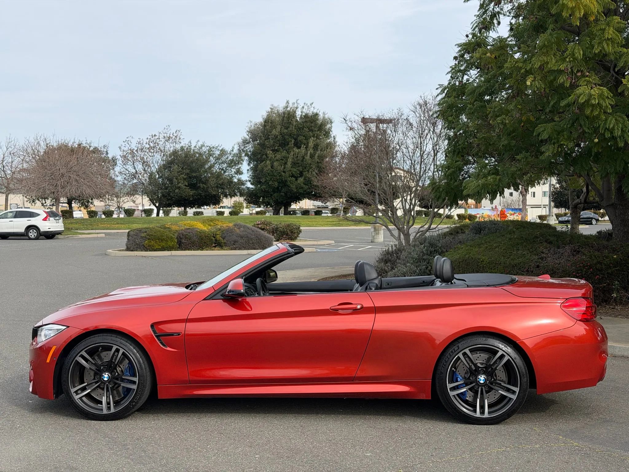 Used 2016 BMW M4 Convertible image 2