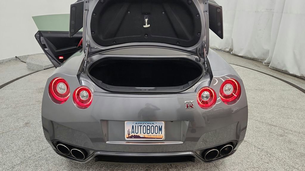 Used 2016 Nissan GT-R Black Edition image 47