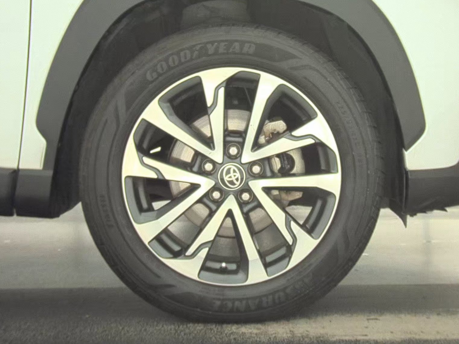 Used 2022 Toyota Corolla Cross XLE w/ Convenience Package image 11