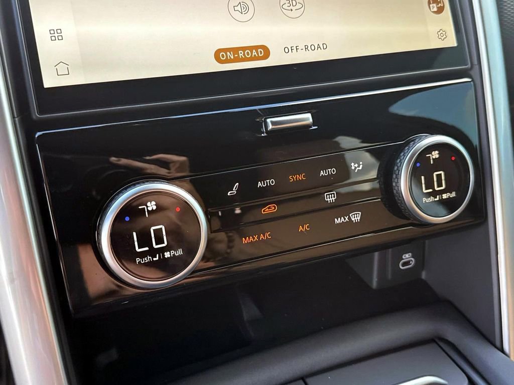 New 2025 Land Rover Discovery Dynamic SE image 23