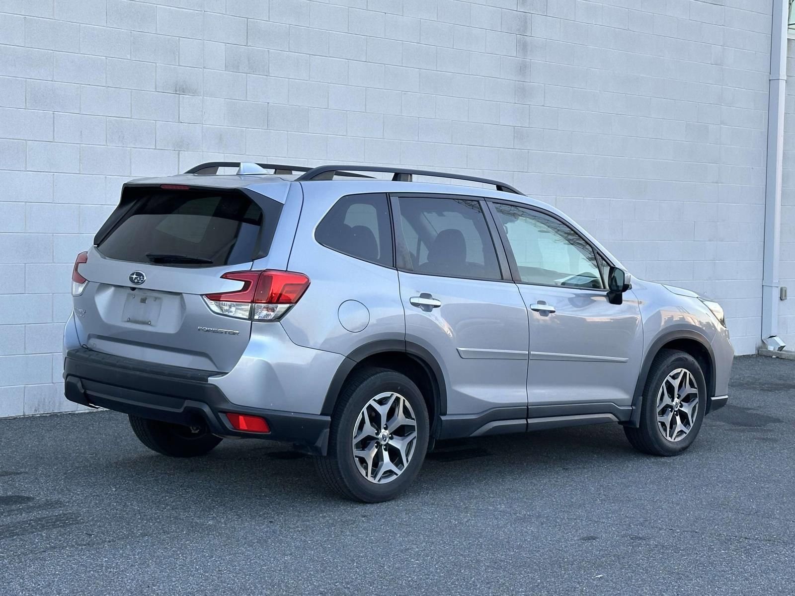 Used 2019 Subaru Forester Premium w/ All-Weather Package image 4