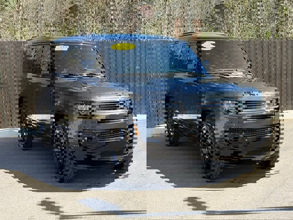 Certified 2023 Land Rover Defender 110 X-Dynamic SE image 8