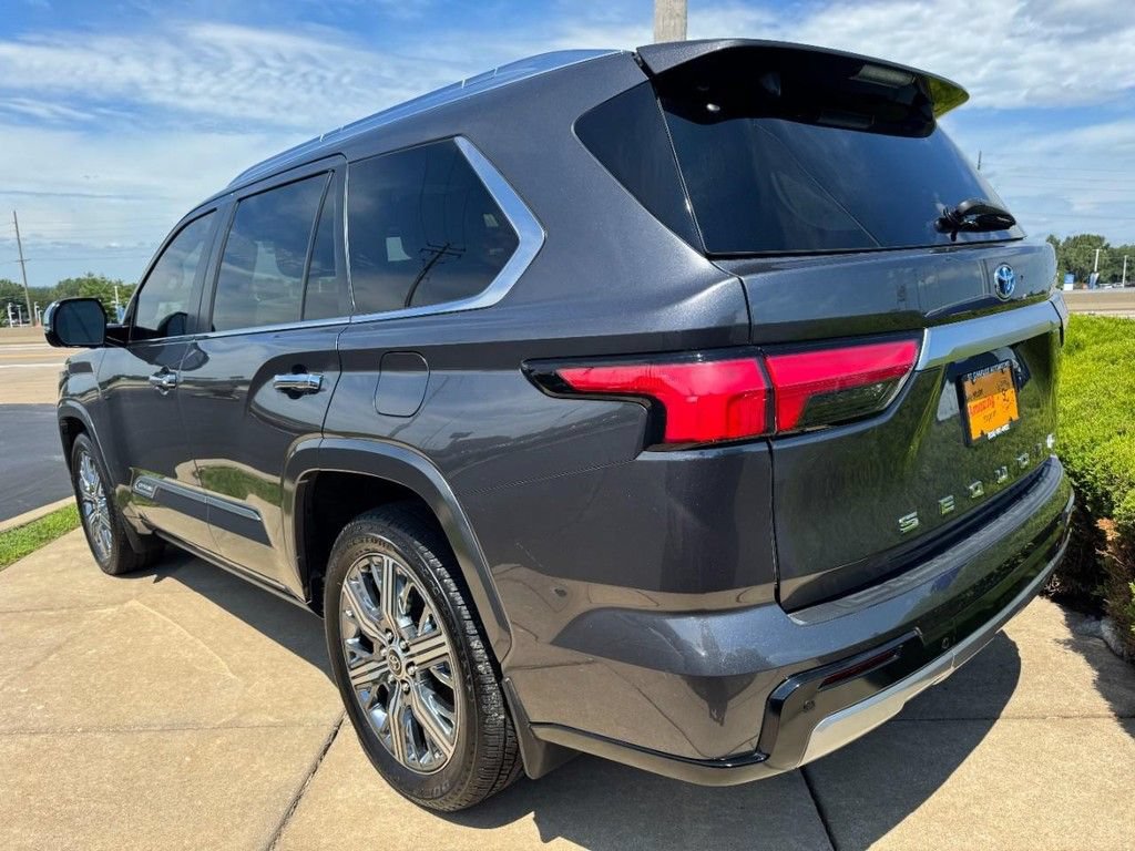 Used 2024 Toyota Sequoia Capstone AWD/4WD image 4