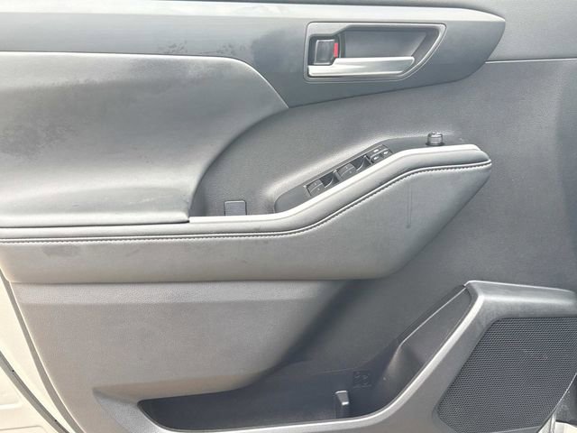 Used 2025 Toyota Highlander XLE image 26