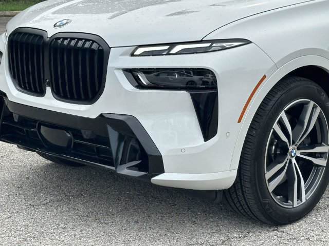 Used 2026 BMW X7 xDrive40i w/ M Sport Package AWD/4WD image 12