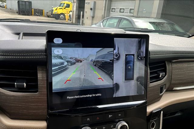 Used 2024 Ford Expedition Limited AWD/4WD image 13