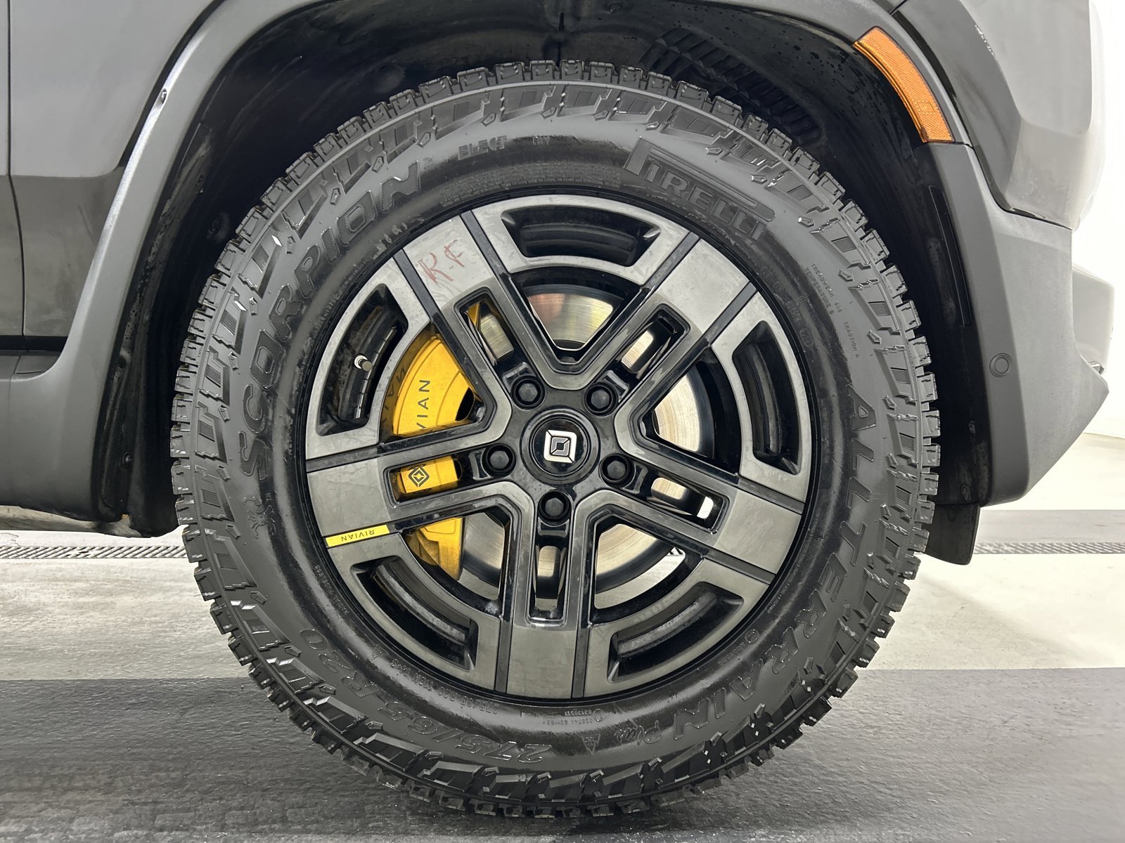 Used 2022 Rivian R1S Launch Edition image 11