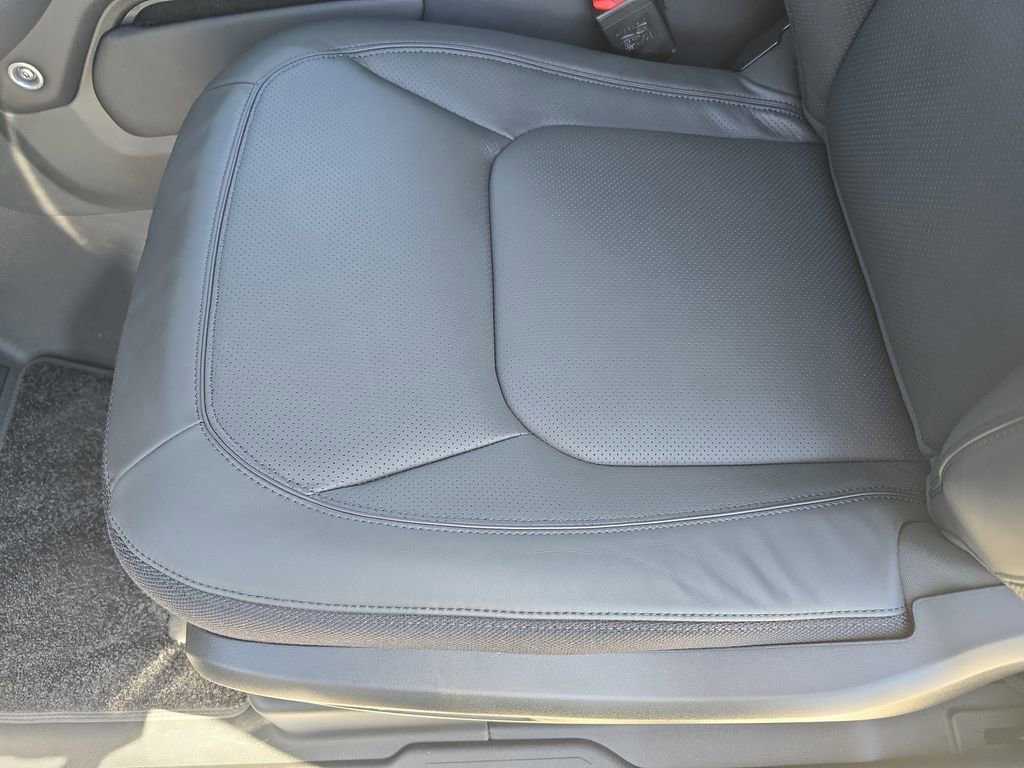 New 2026 Land Rover Defender 90 V8 image 29