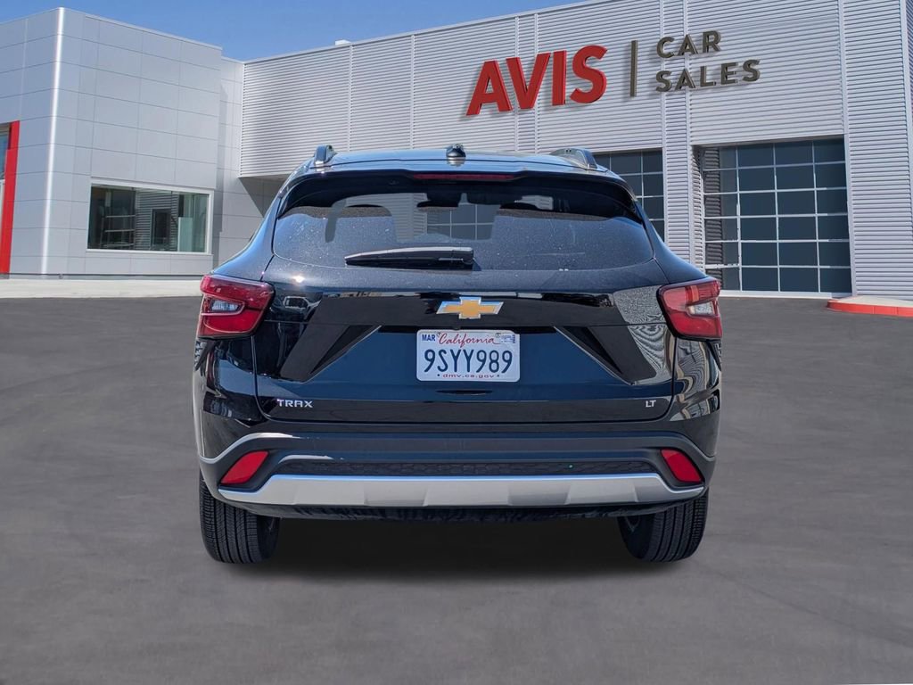 Used 2025 Chevrolet Trax LT w/ LT Convenience Package image 7