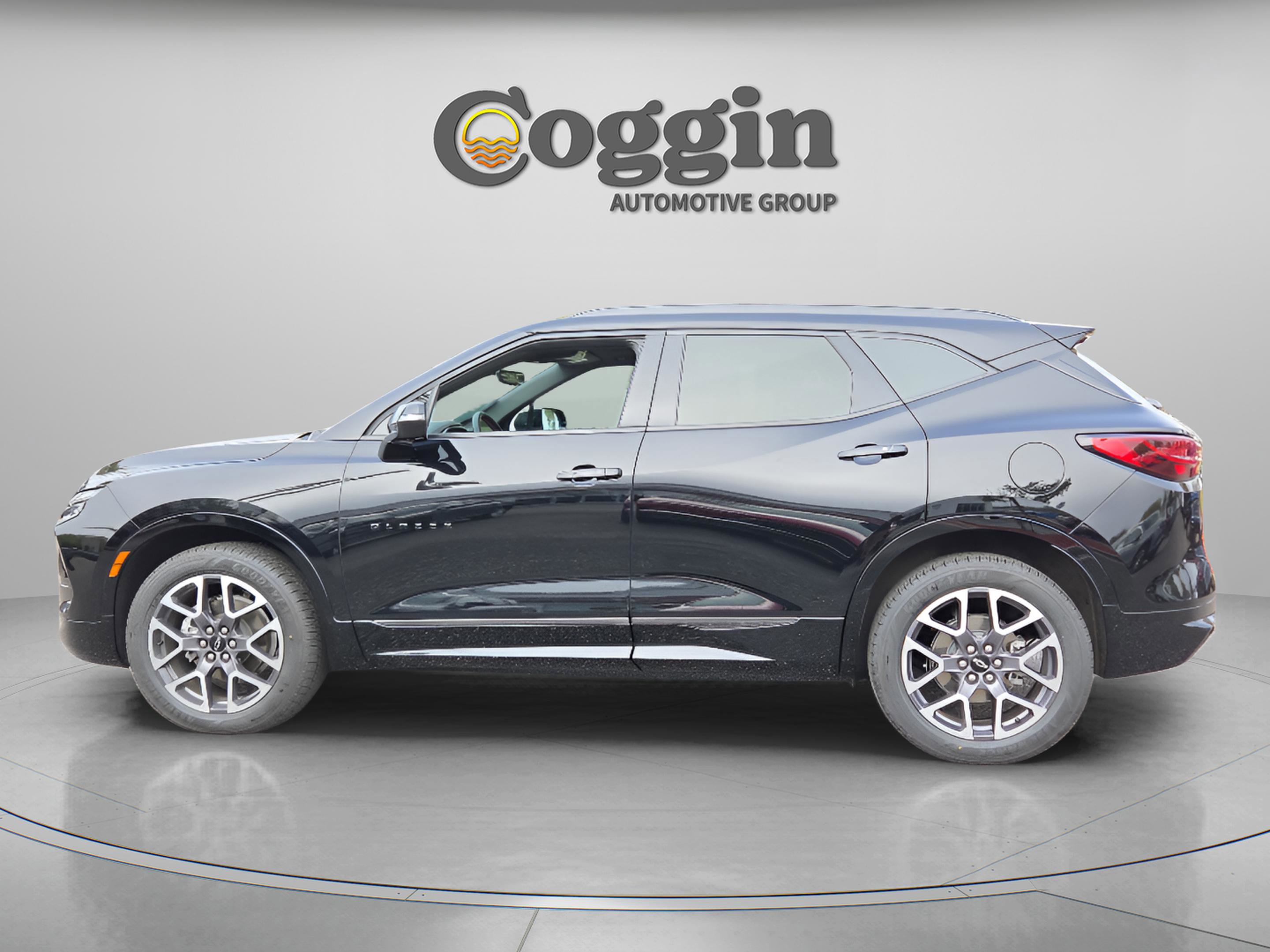 Used 2023 Chevrolet Blazer RS w/ Driver Confidence II Package image 2