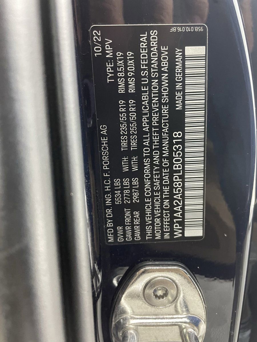 Certified 2023 Porsche Macan Turbo image 27