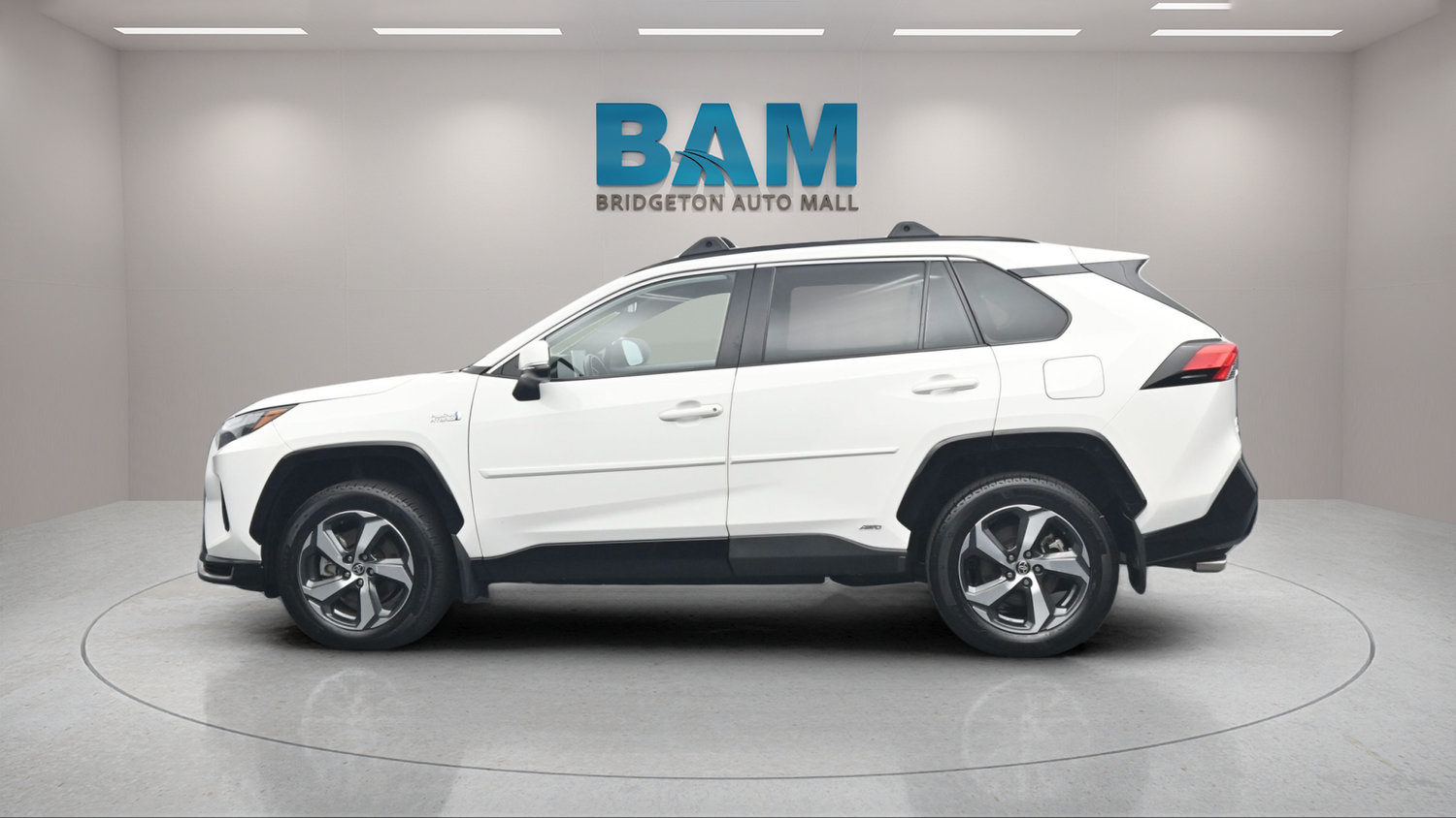 Used 2023 Toyota RAV4 SE w/ Weather & Moonroof Package AWD/4WD image 4