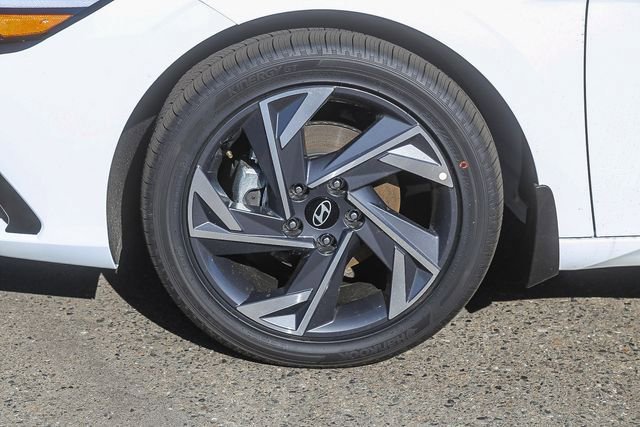New 2026 Hyundai Elantra Limited FWD image 11