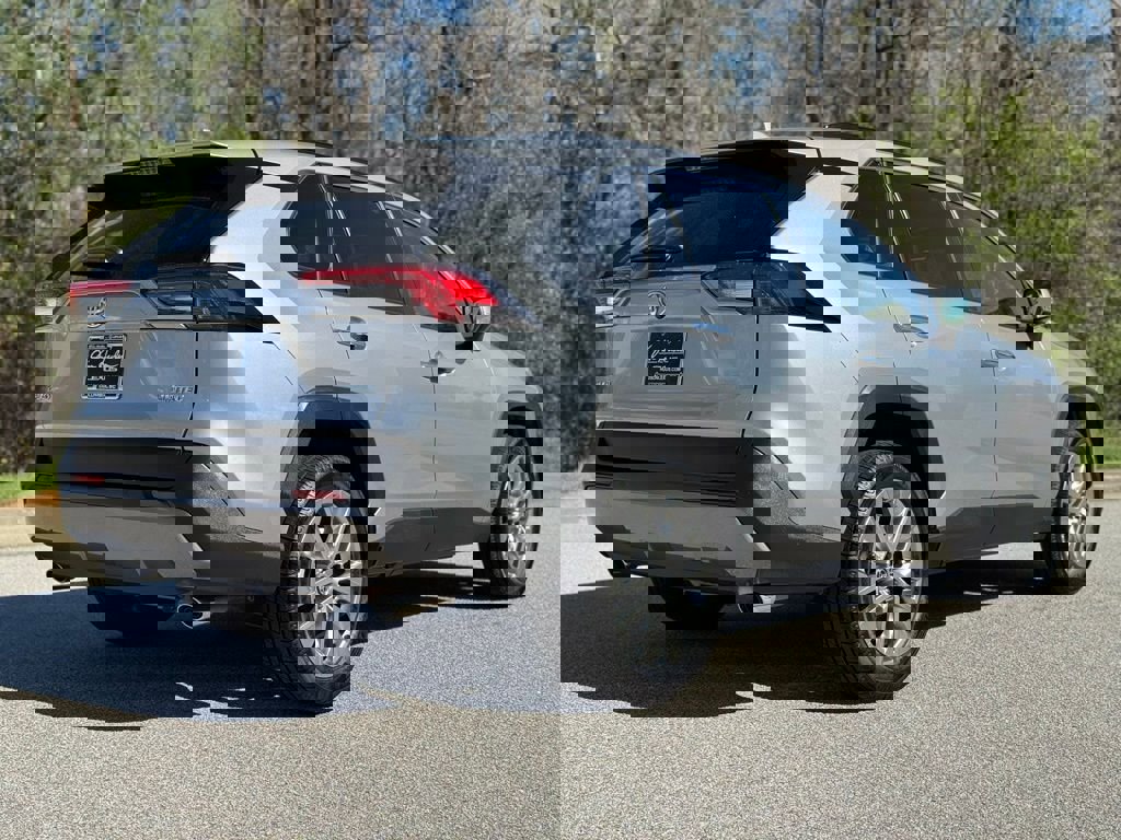 Used 2021 Toyota RAV4 Limited image 16