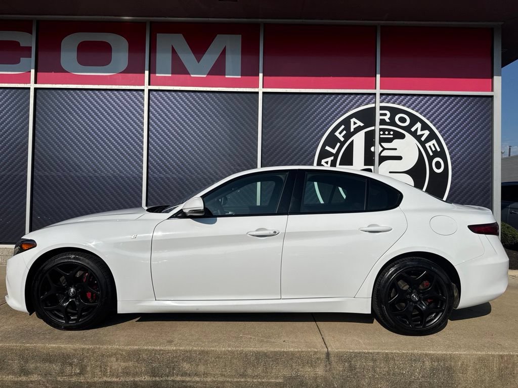 Used 2022 Alfa Romeo Giulia Ti AWD/4WD image 15