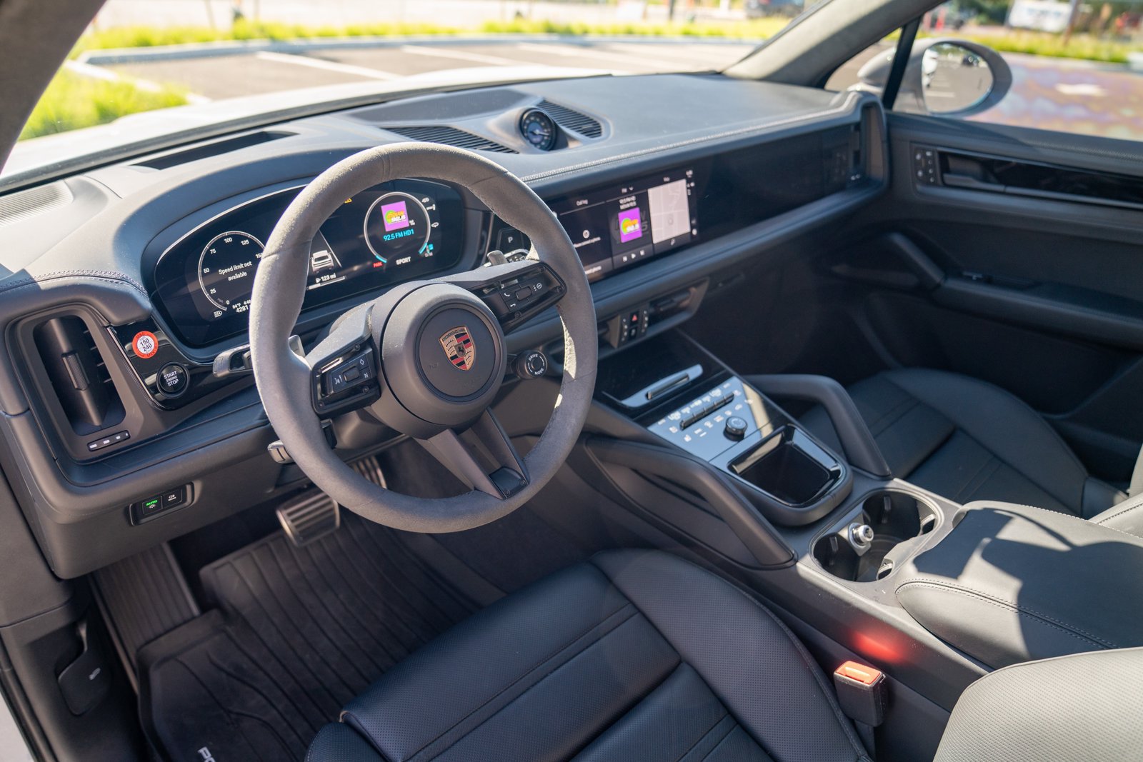 Certified 2025 Porsche Cayenne GTS AWD/4WD image 4
