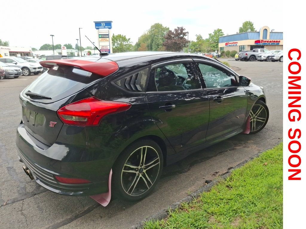 Used 2018 Ford Focus ST w/ Equipment Group 401A FWD image 5