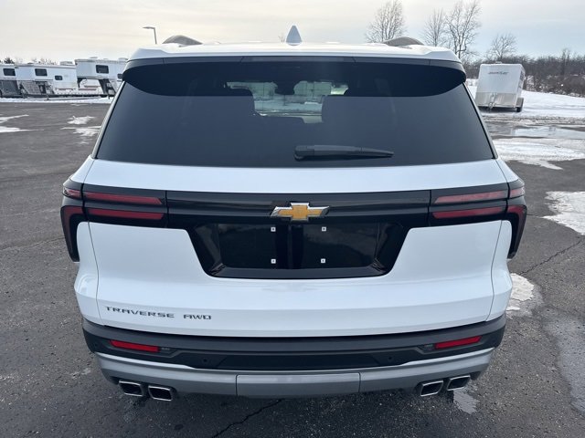 Used 2025 Chevrolet Traverse LT image 4