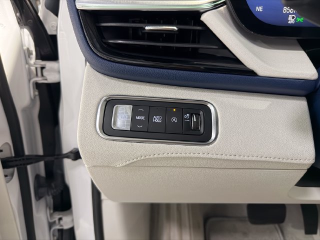 Used 2025 Buick Enclave Avenir w/ Super Cruise Package FWD image 23