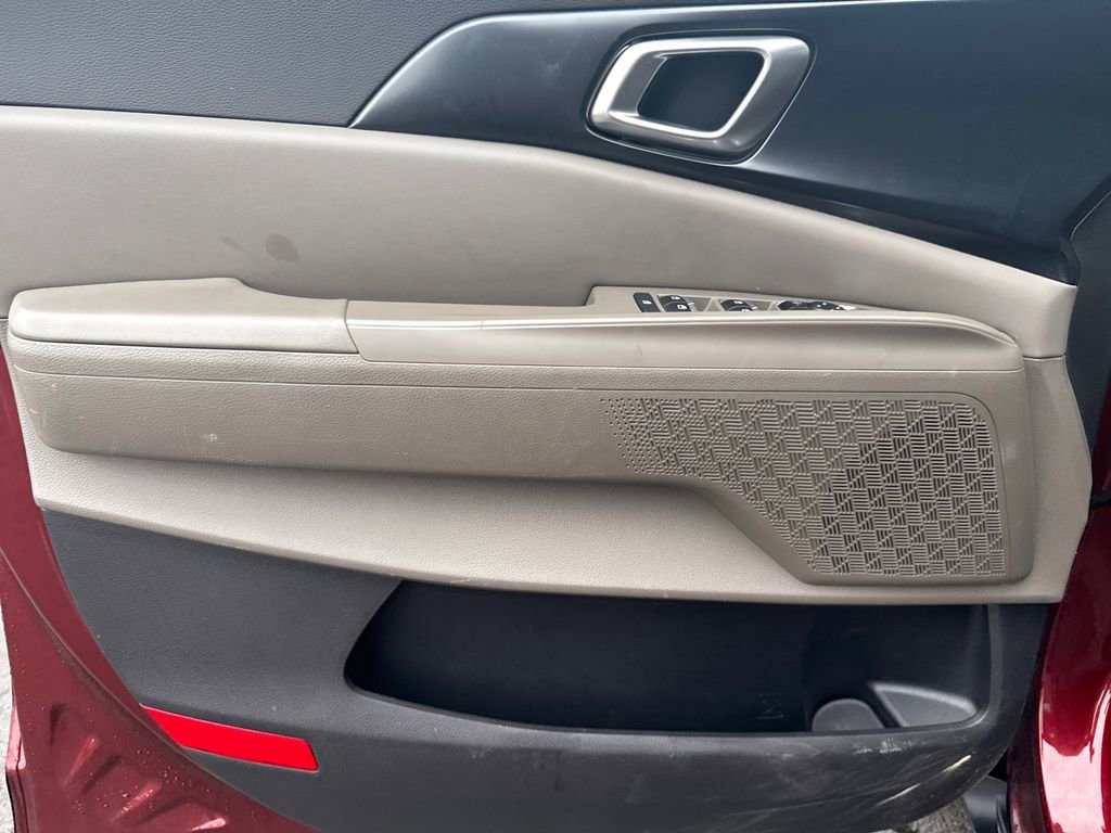 Used 2025 Kia Carnival image 11