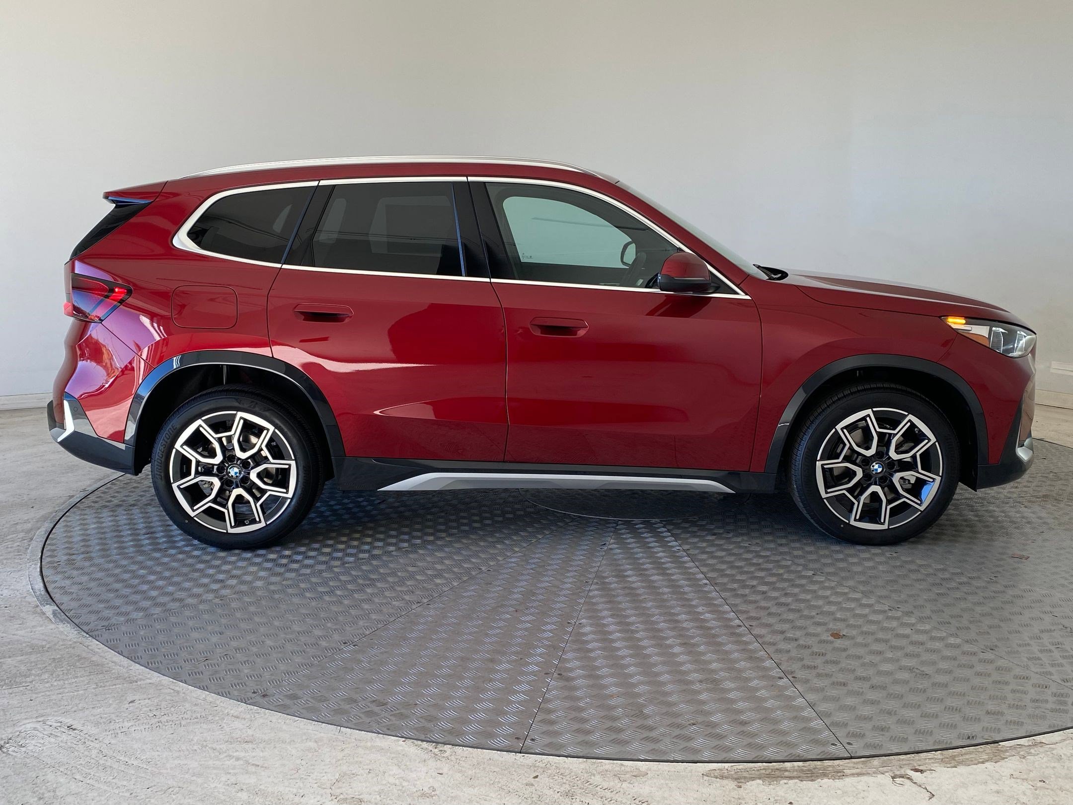 New 2026 BMW X1 xDrive28i w/ Convenience Package AWD/4WD image 8