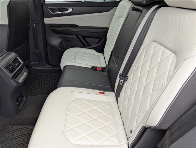 Used 2024 Volkswagen Atlas Cross Sport SEL Premium R-Line image 26