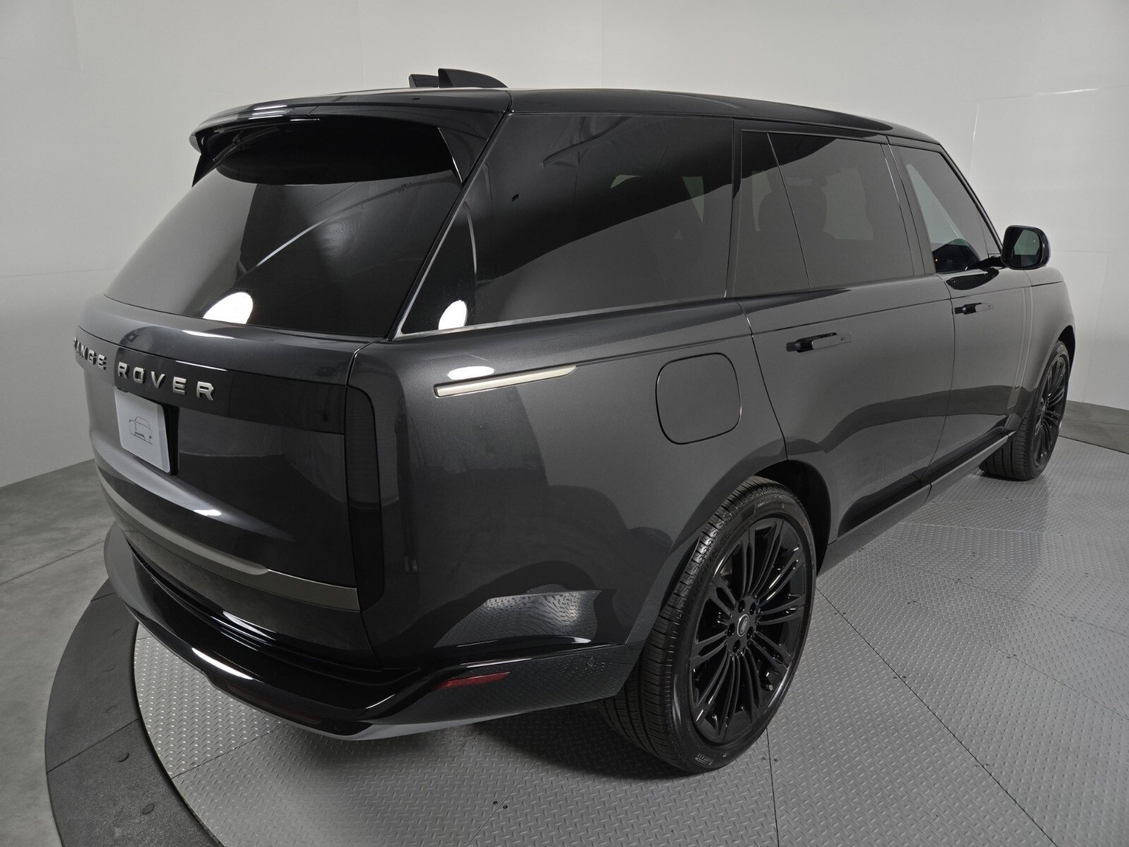 New 2025 Land Rover Range Rover Long Wheelbase SE image 2