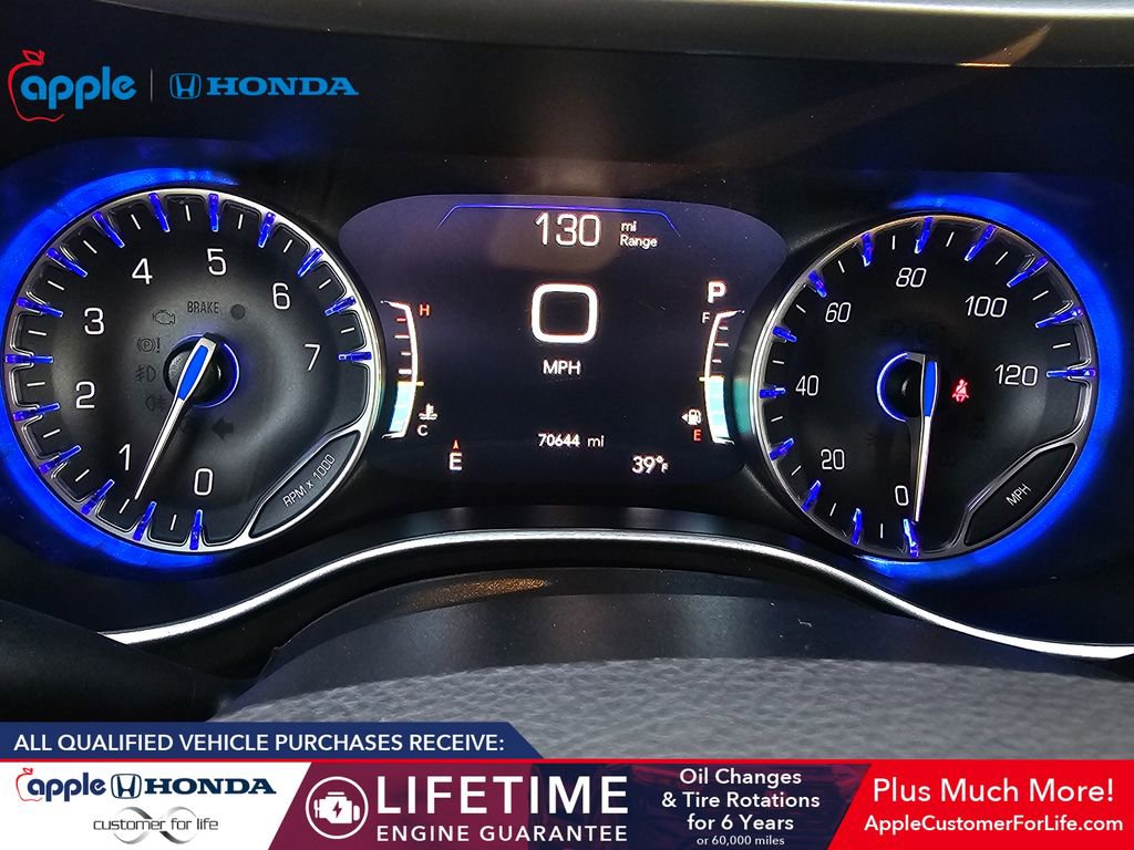 Used 2023 Chrysler Pacifica Touring-L image 16