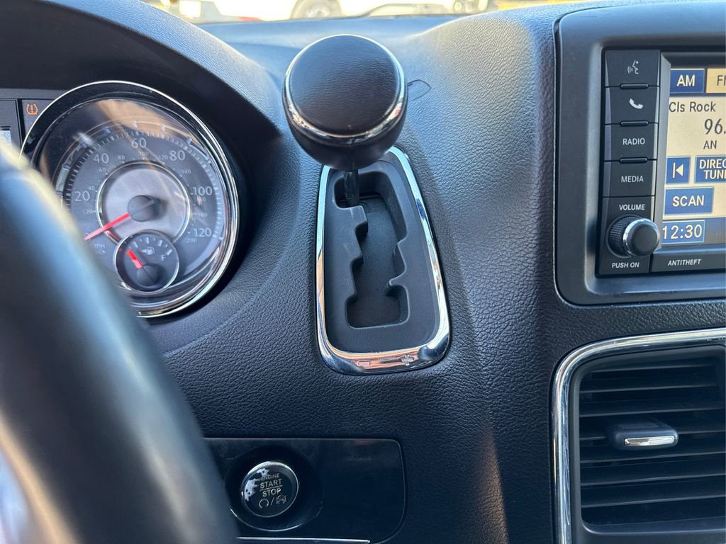 Used 2012 Chrysler Town & Country Touring-L w/ Driver Convenience Group image 37