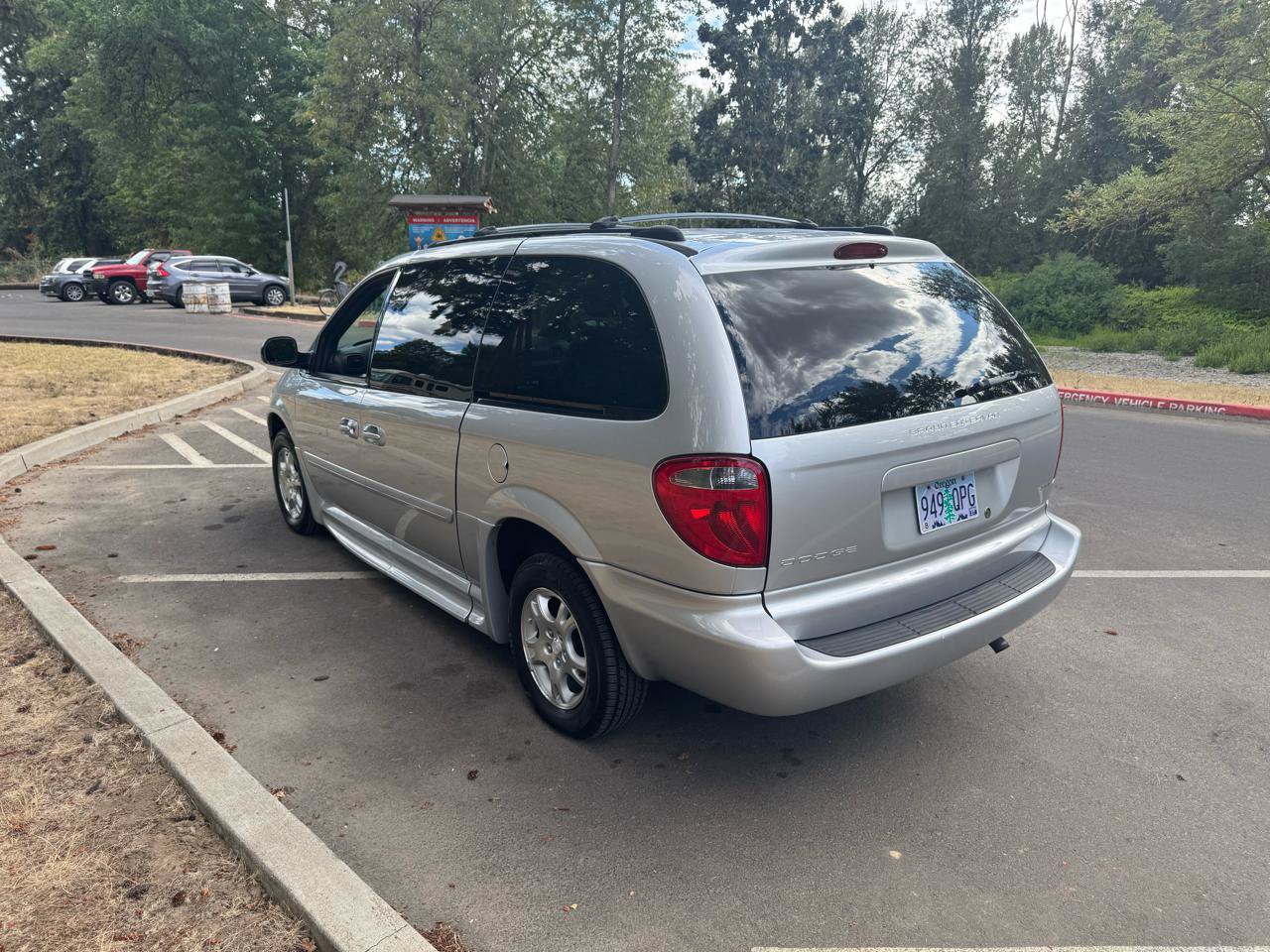 Used 2004 Dodge Grand Caravan SXT w/ Premium Group FWD image 12
