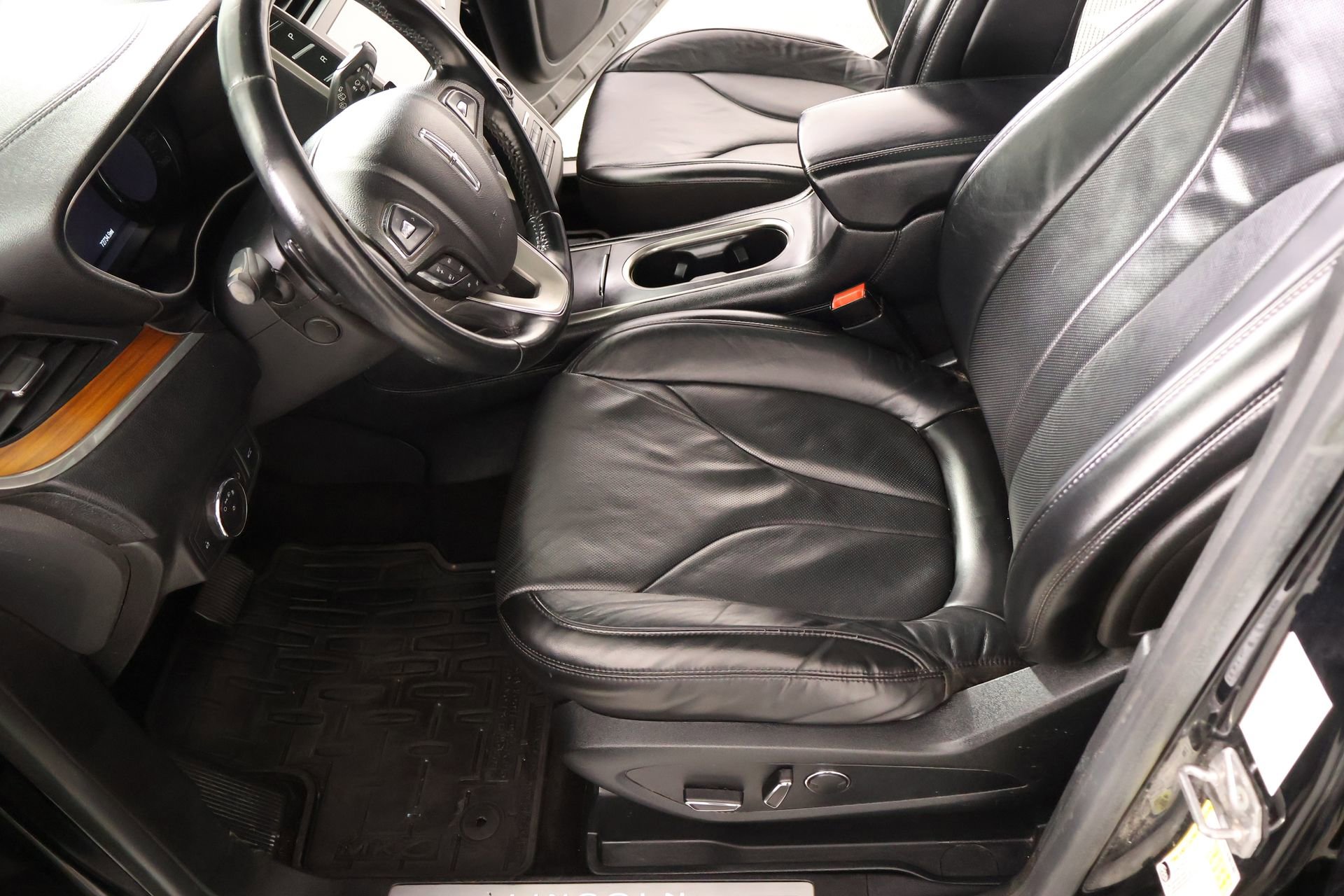 Used 2017 Lincoln MKC Reserve w/ Lincoln MKC Climate Package image 11