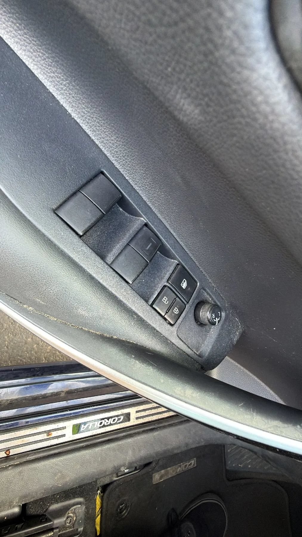 Used 2021 Toyota Corolla XLE w/ Carpet Mat Package (TMS) FWD image 31