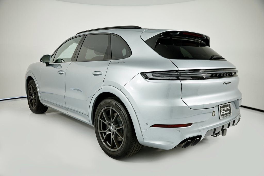 Certified 2025 Porsche Cayenne AWD/4WD image 3