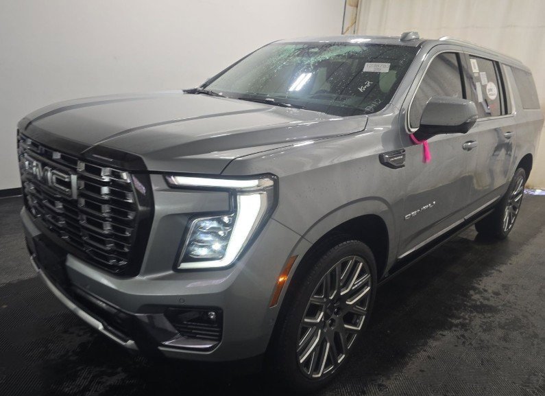 Used 2025 GMC Yukon XL Denali Ultimate image 1
