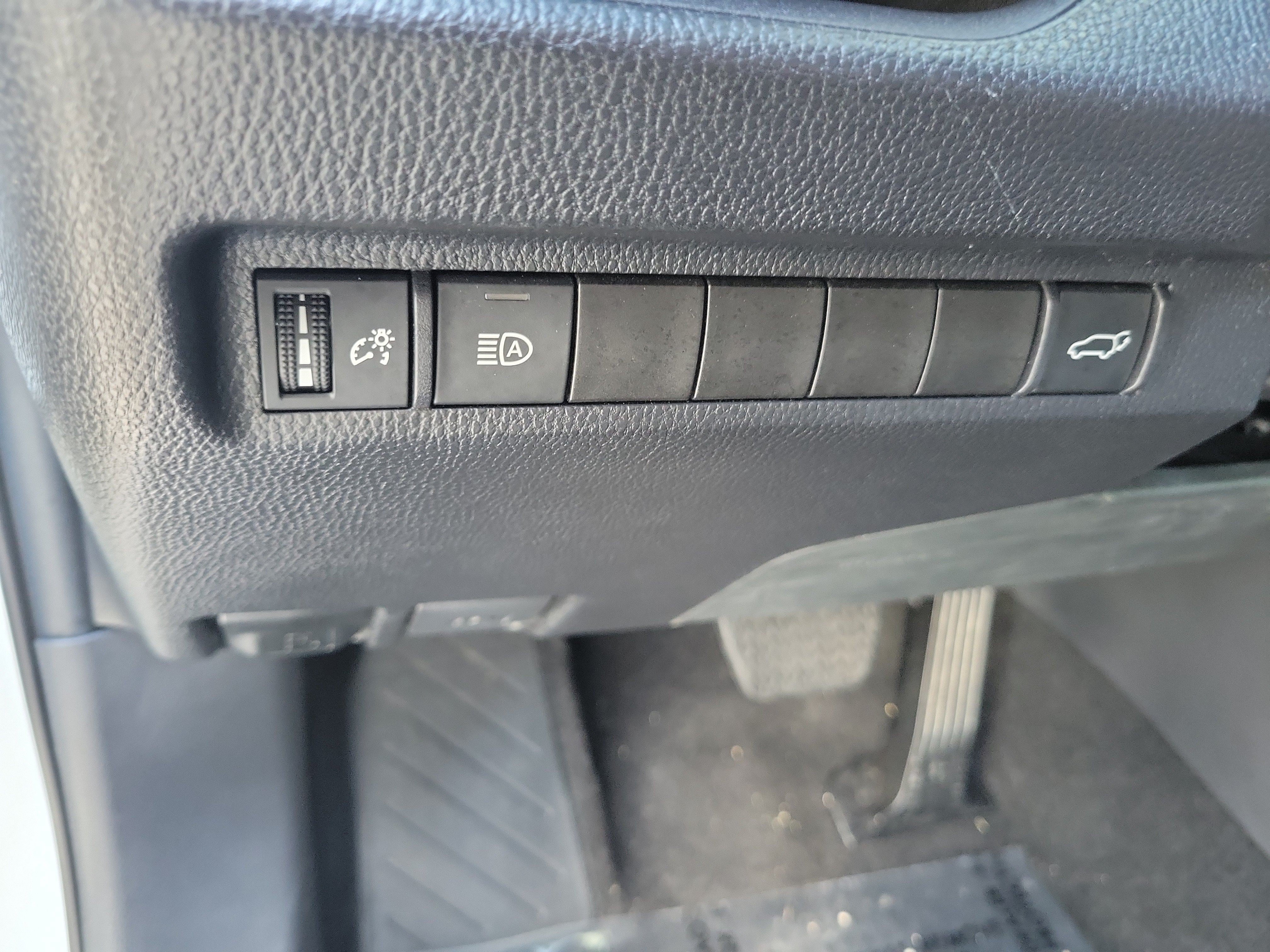 Used 2024 Toyota RAV4 XLE Premium FWD image 26