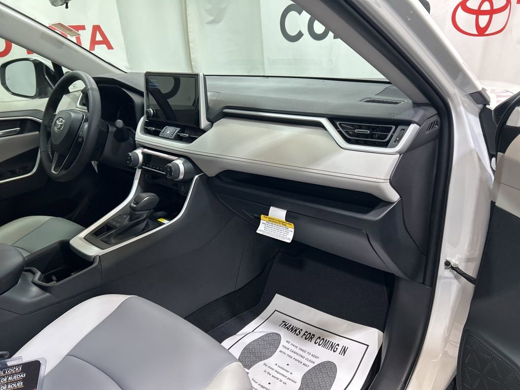 Used 2025 Toyota RAV4 XLE Premium image 9
