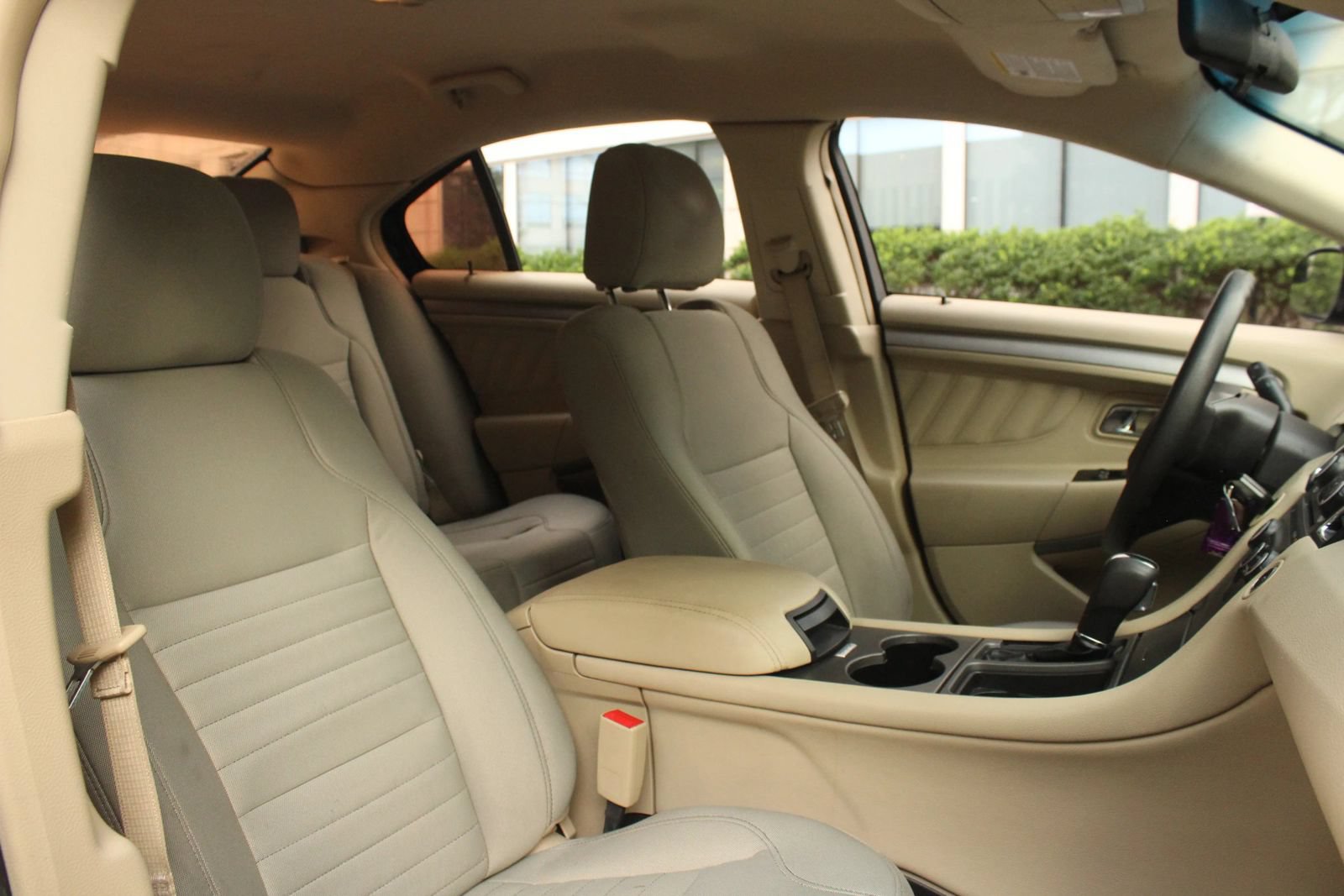 Used 2016 Ford Taurus SE FWD image 28