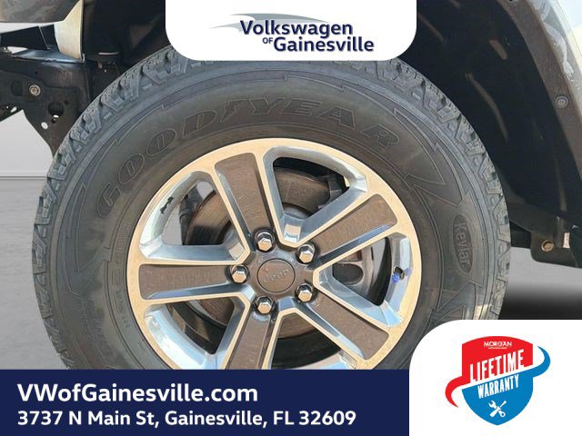 Used 2018 Jeep Wrangler Unlimited Sahara AWD/4WD image 11
