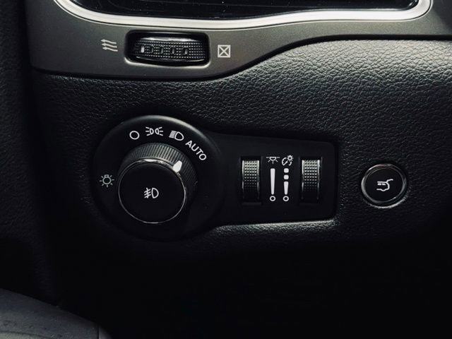 Used 2022 Jeep Cherokee Limited image 33