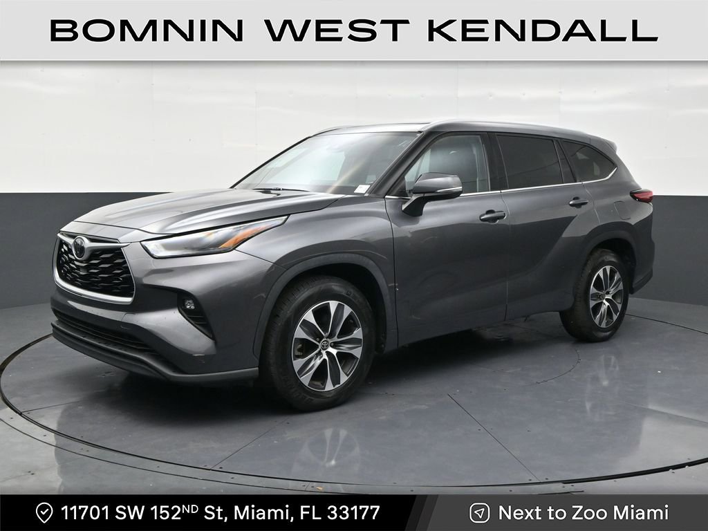 Used 2022 Toyota Highlander XLE FWD image 1