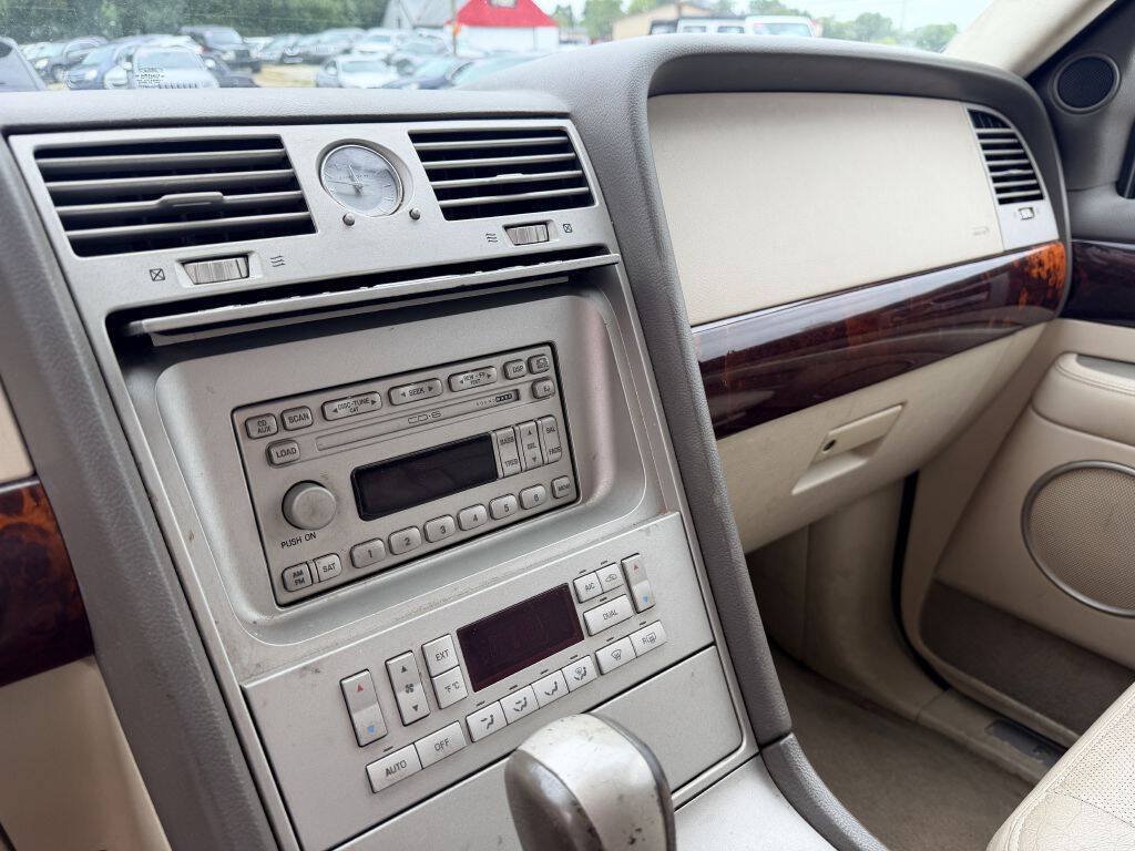 Used 2004 Lincoln Navigator Ultimate AWD/4WD image 14