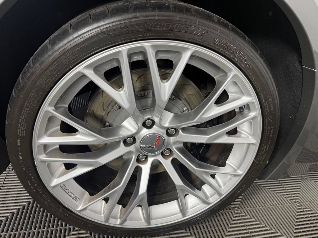 Used 2015 Chevrolet Corvette Z06 w/ 3LZ Preferred Equipment Group RWD image 15