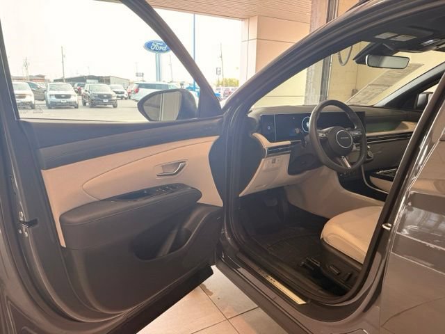 Used 2025 Hyundai Tucson Limited AWD/4WD image 9