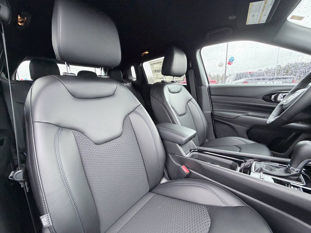 New 2026 Jeep Compass Latitude image 23