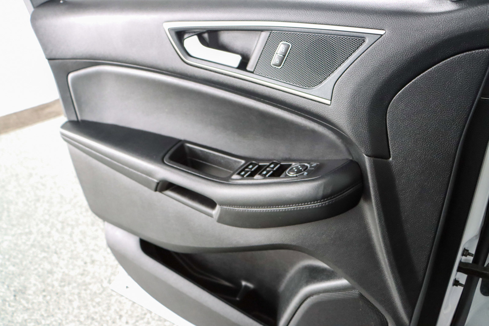 Used 2024 Ford Edge SEL image 21