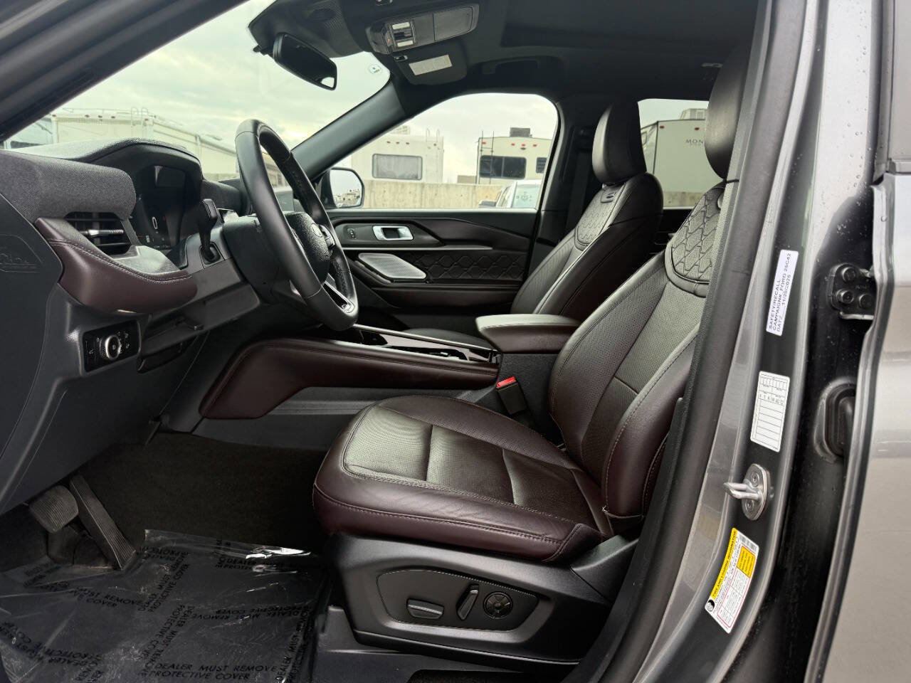 Used 2025 Ford Explorer Platinum w/ LUX Leather Package image 18