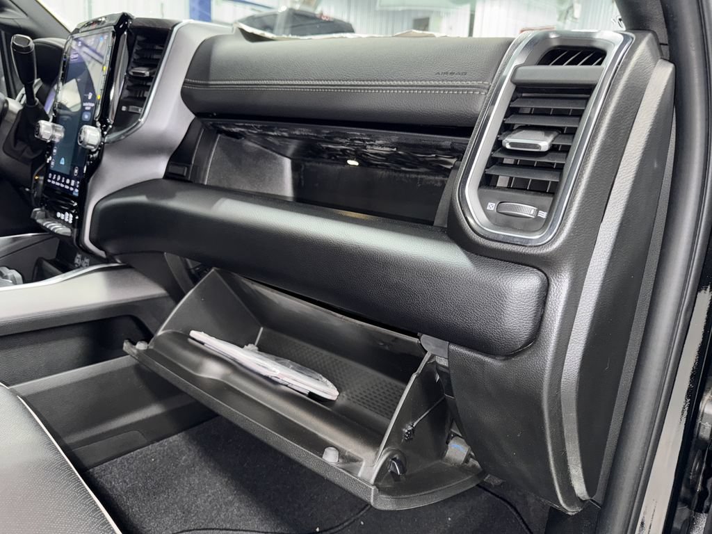 New 2025 RAM 2500 Laramie AWD/4WD image 17